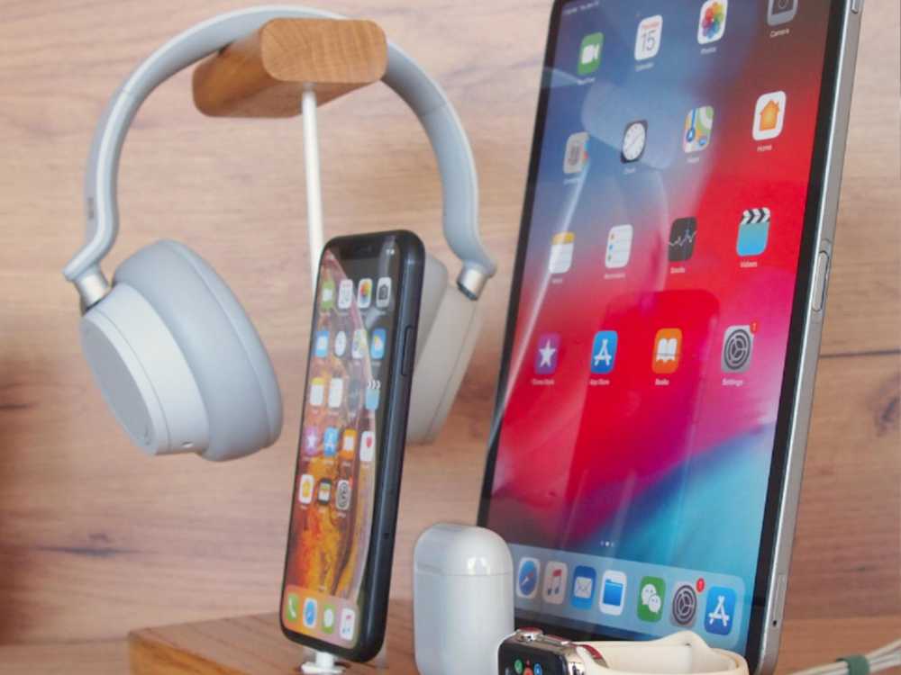 headphones stand