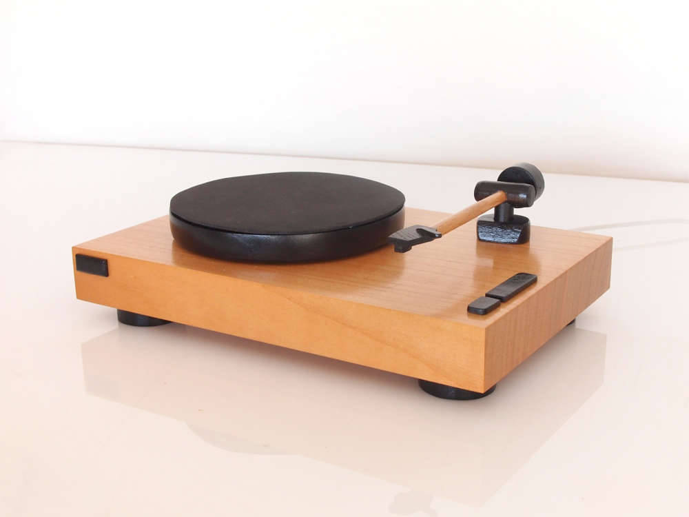 turntable magsafe docking station from hardwood
